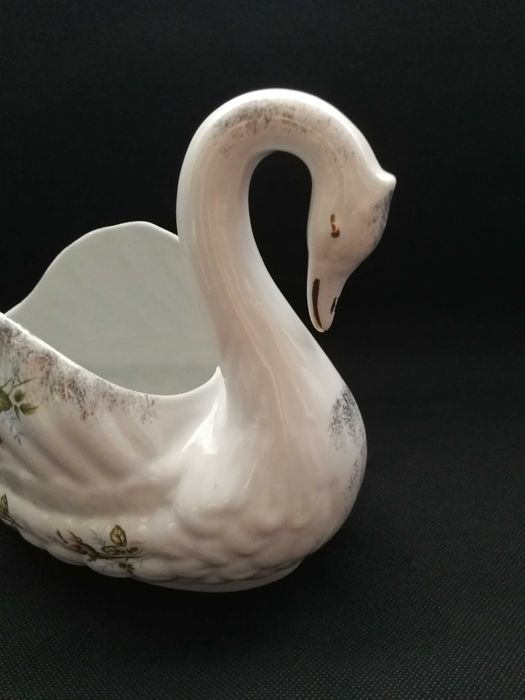 Porcelanowy łabądz figurka Chodzież