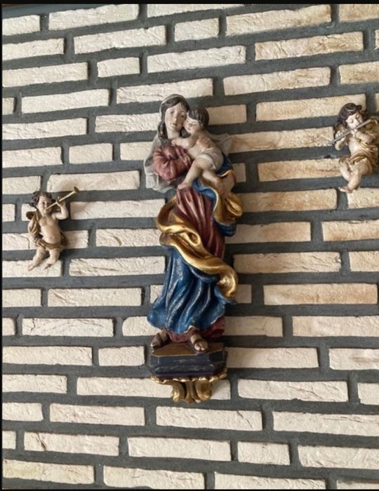 Piękna rzeźba Madonny Sygnowana  + 2 anioły putto – drewno, polichromi