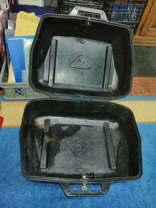 Vintage top case in good condition64584288375042123