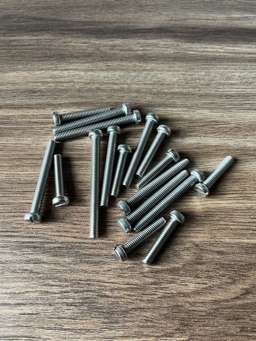 NOWY KOMPLET śrub nierdzewne śruby silnika KOMAR S38 ROMET