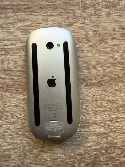 Apple MacBook Air M2 2022 + Magic Mouse 2 + Adaptador 10-1