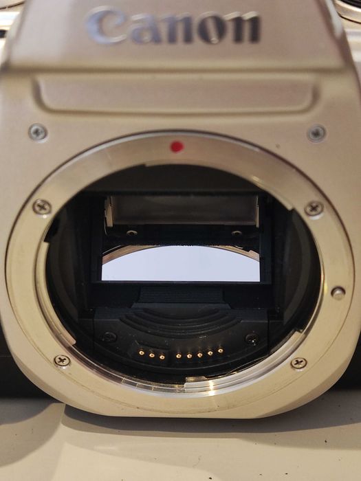 Canon EOS 50 - Câmara Analógica