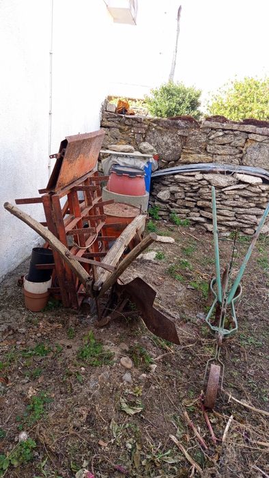 Arado, Grade e Sachador agrícolas

Descrição:
Vendo c