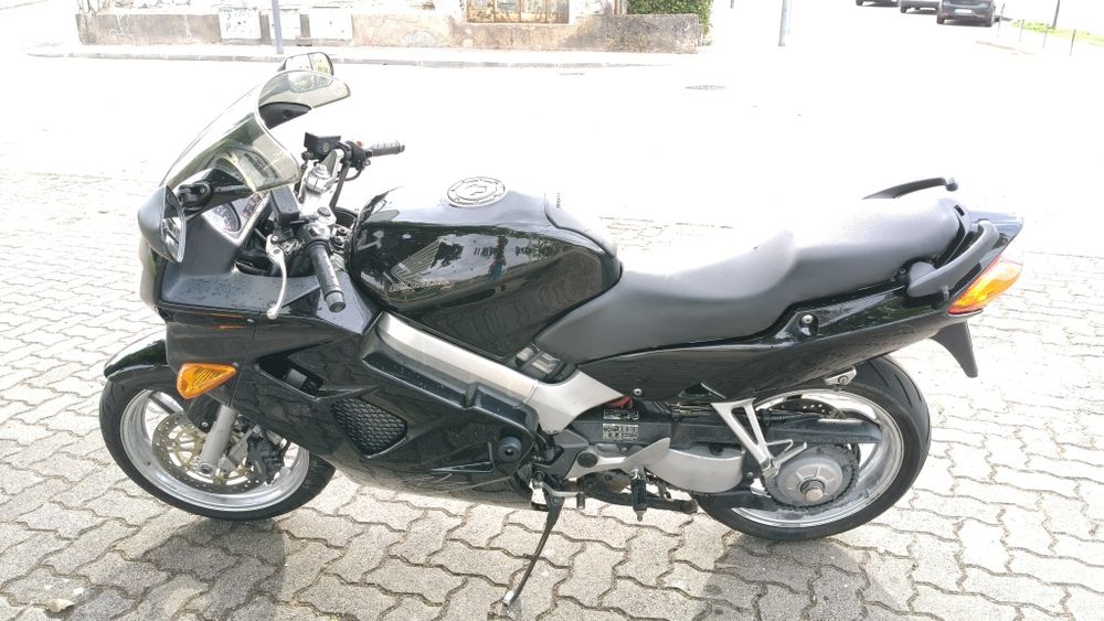 Honda vfr 800 fi V4