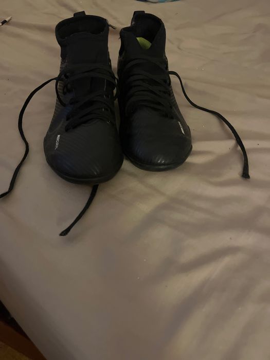 Par de chuteiras Nike Mercurial usadas tamanho 38,5