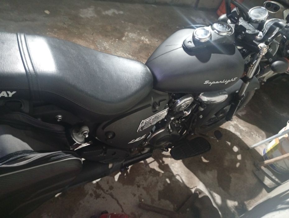 Vendo keeway Superlight