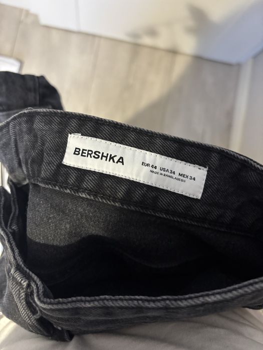 Bershka Jeansy o kroju super baggy r.44