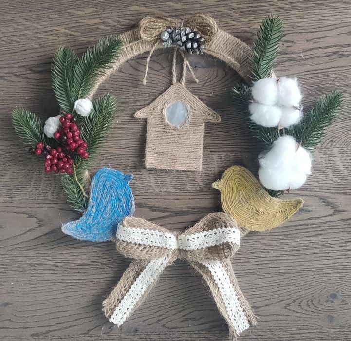 Новорічні різдвяні віночки на двері комод