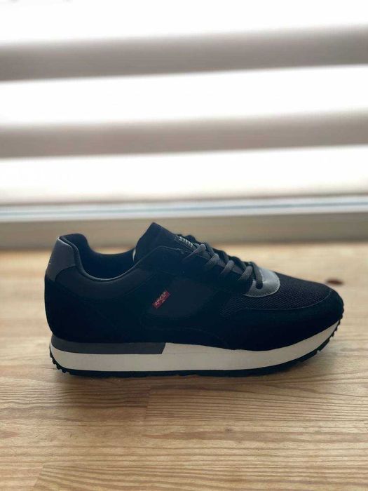 Чоловічи кросівки Levi's