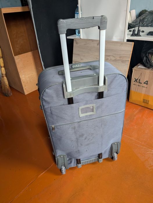 Продам валізу на колесах