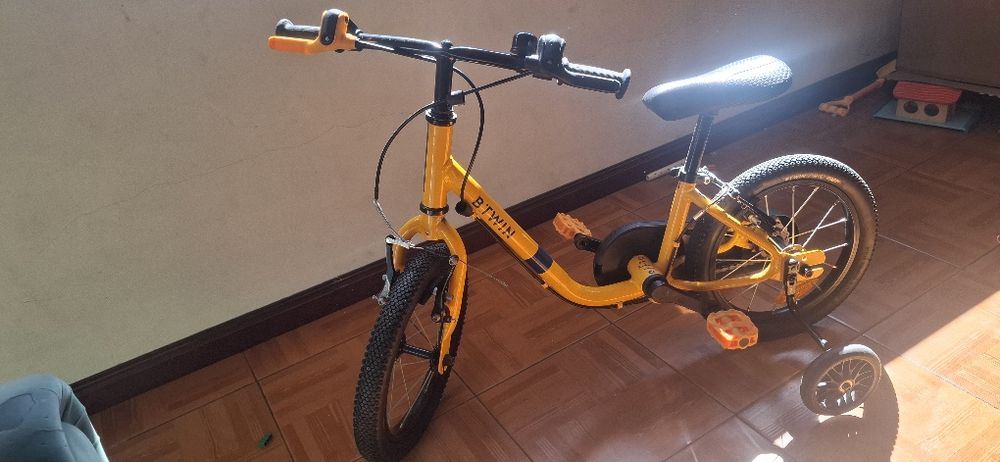 Bicicleta Infantil B'TWIN 14" Amarela com Rodinhas de Apoio