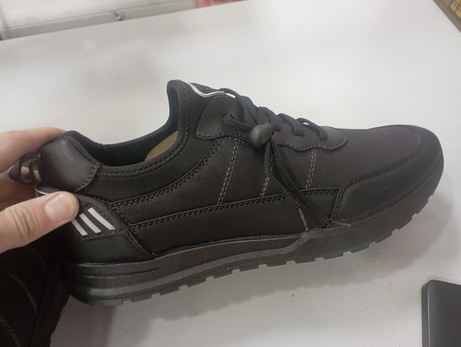 Продам чоловіче взуття.