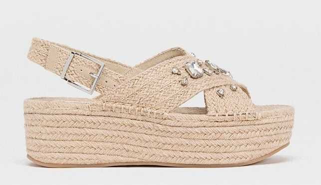 Sandálias de salto de cunha c/ jóias