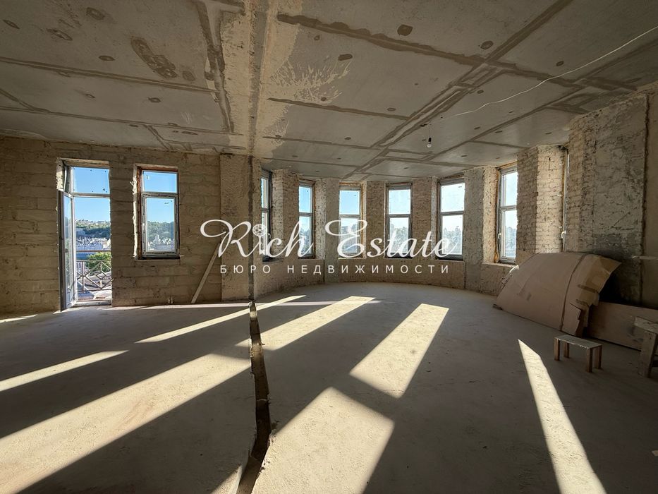 Поділ Видова квартира в клубному будинку Хорива 39/41