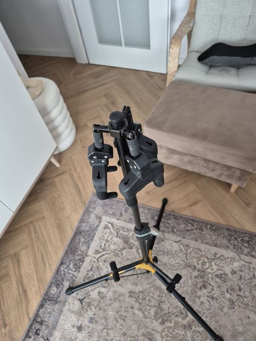 Hercules GS432B Plus statyw gitarowy na trzy gitary