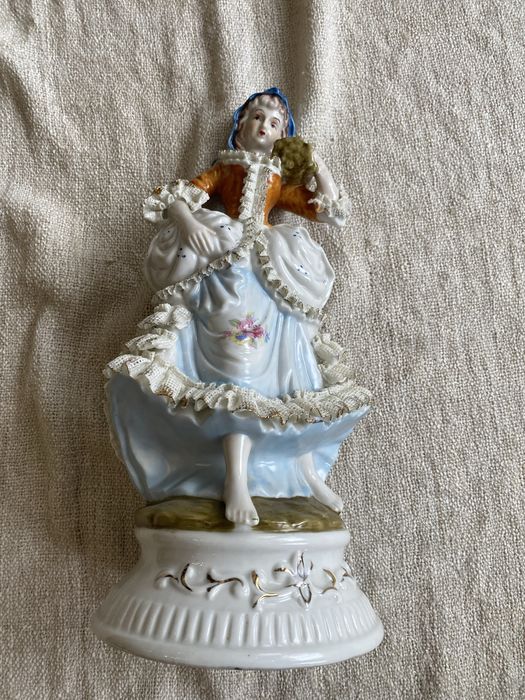 Статуэтка фарфоровая кружевная большая Дама 38 см