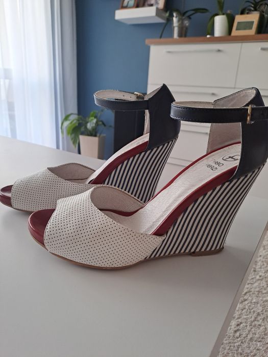 Buty na koturnie