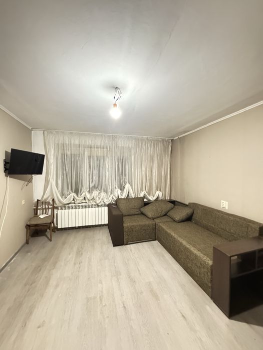 Здається 2 кімнатна квартира на Богуніі  можна на короткий термін