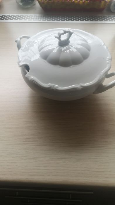 Piękna porcelanowa waza z okresu PRL Wałbrzych pojemność 2 litry