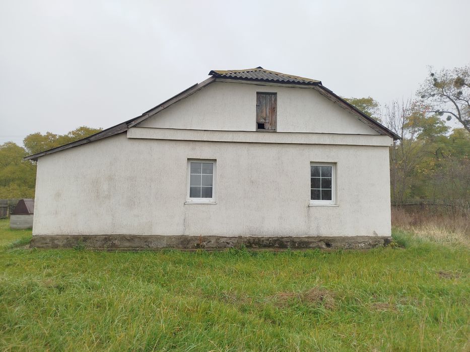 Цегляний будинок с. Різня, доглянутий, чистий, гарне місце, поряд ліс