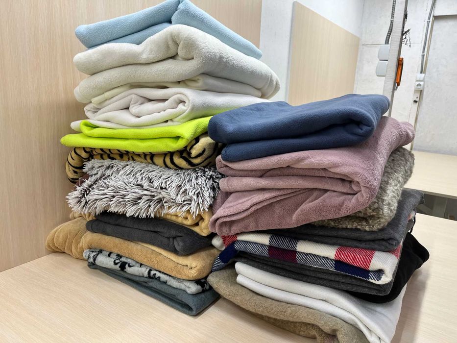 Покривала + Постіль + Тюль + Ковдрі .  Опт від 20 кг.Секонд-хенд оптом