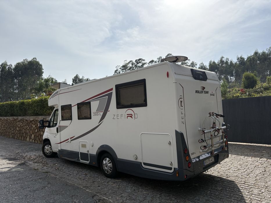 autocaravana roller team cama central