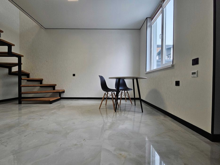 Оренда двоповерхового Townhouse 35m2 з новим ремонтом