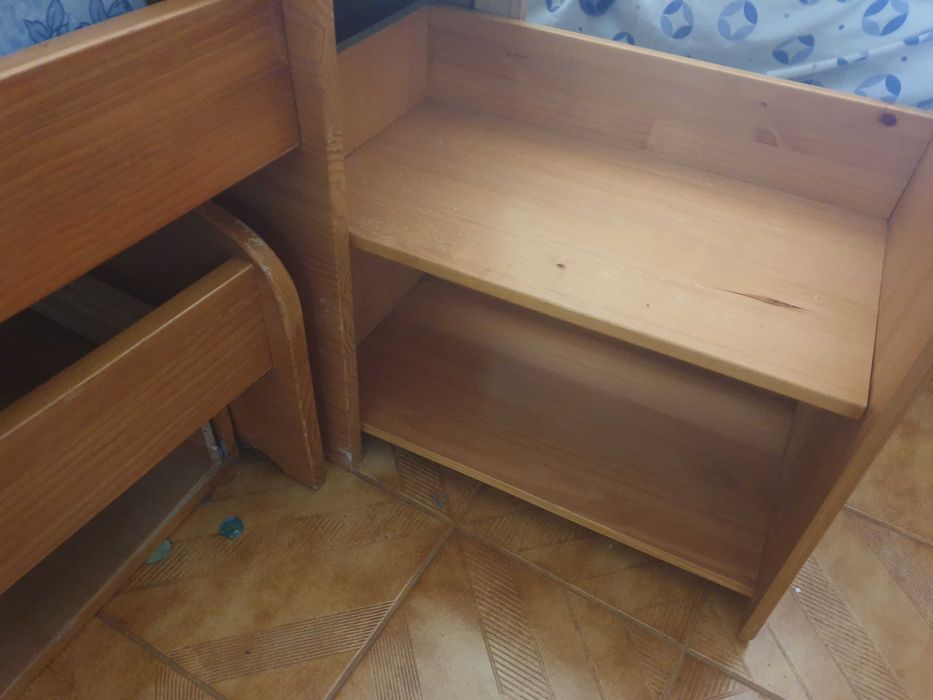 Cama dupla com secretária