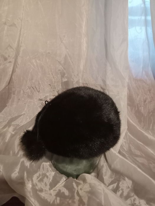 Женские натуральные шапки - береты.