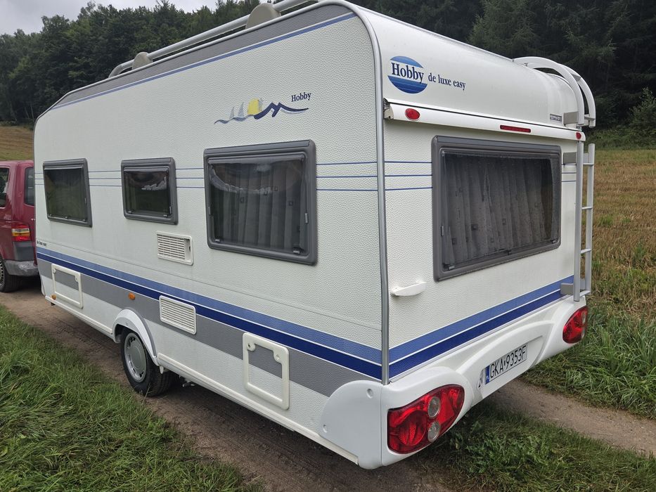 Przyczepa kempingowa HOBBY 460 z napędem oraz przedsionkiem DMC 1300kg