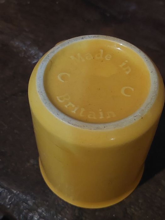 Canecas louça  amarelas