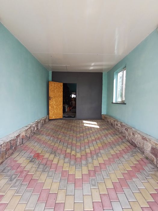 Продам новий будинок за містом з власним озером