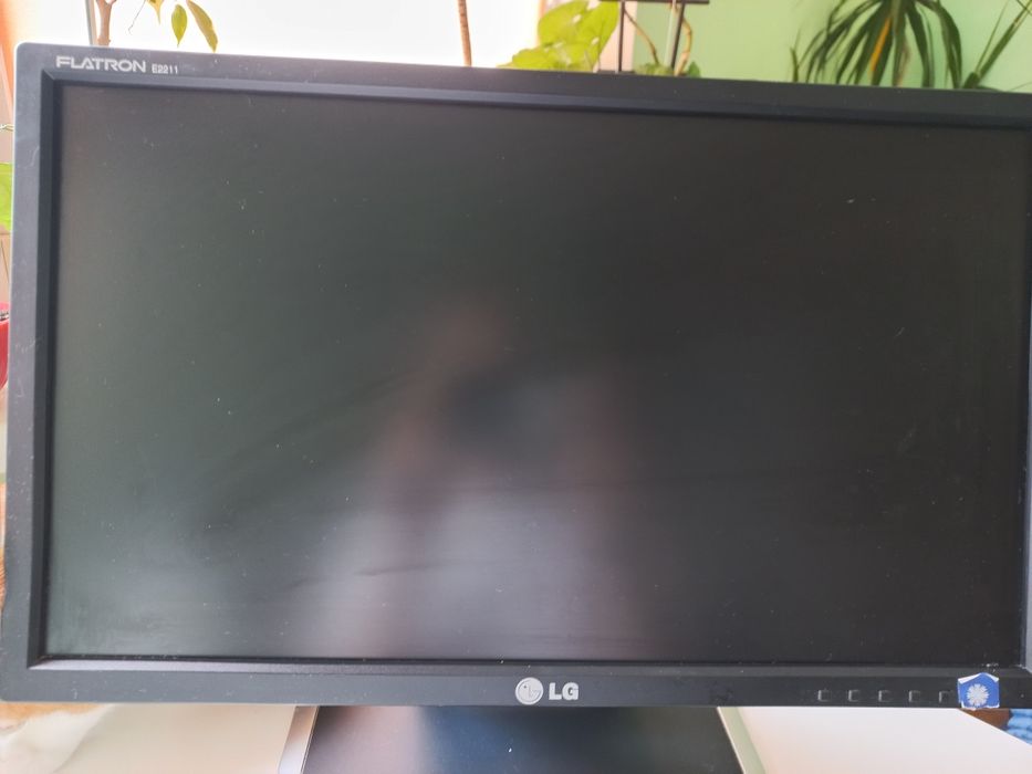 Монітор LG Flatron E2211S-BN