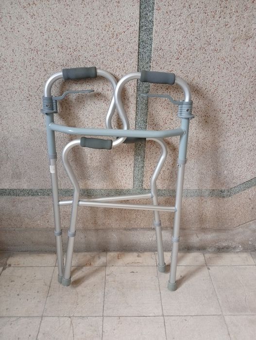 Andarilho articulado de 2 níveis