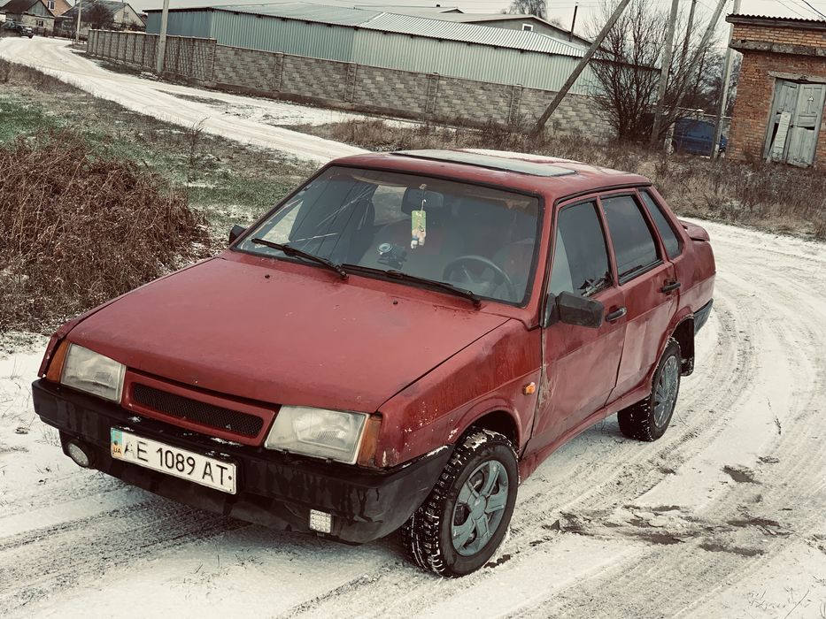 На продажу ваз 2199 всё на полному ходу