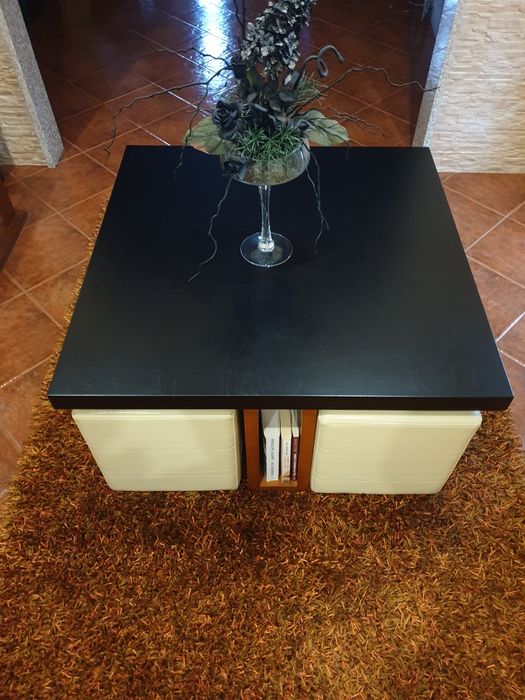 Moveis sala de estar com mesa para 4 pessoas com bar integrado.