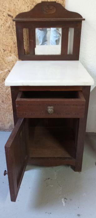 Mesa cabeceira antiga