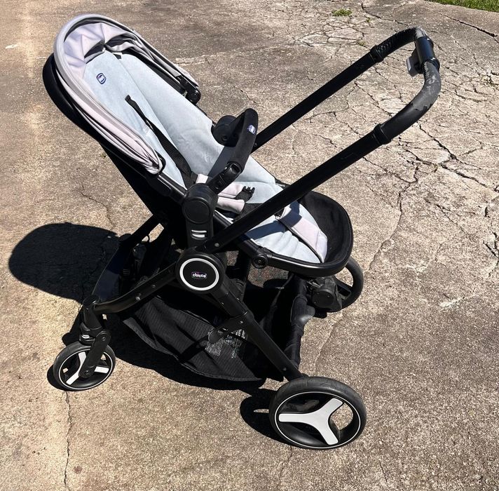 Carrinho de passeio marca Chico