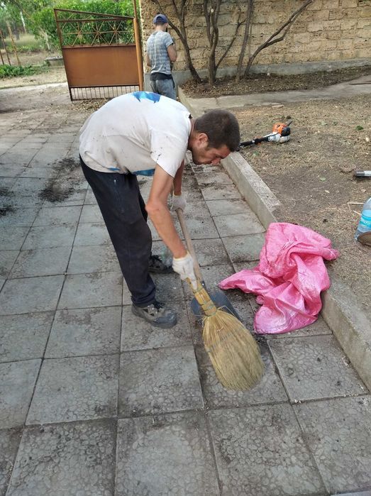 Уборка участков покос корчевка спил вывоз. Ответственно и качественно