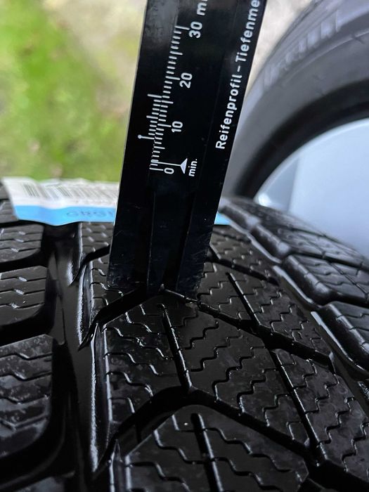 Koła Alufelgi 17" Vw Golf 8 5x112 Et 46 zima 205/50/17 stan igła