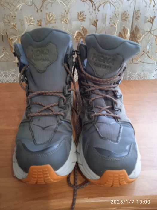 Фірмові високі кросівки з гротеском Hoka 40.5 р.  25.5 см.