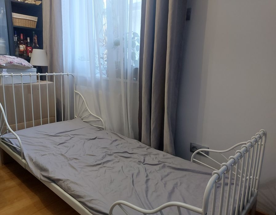 Łóżko metalowe Minnen rozsuwane dla dziewczynki księżniczki Ikea