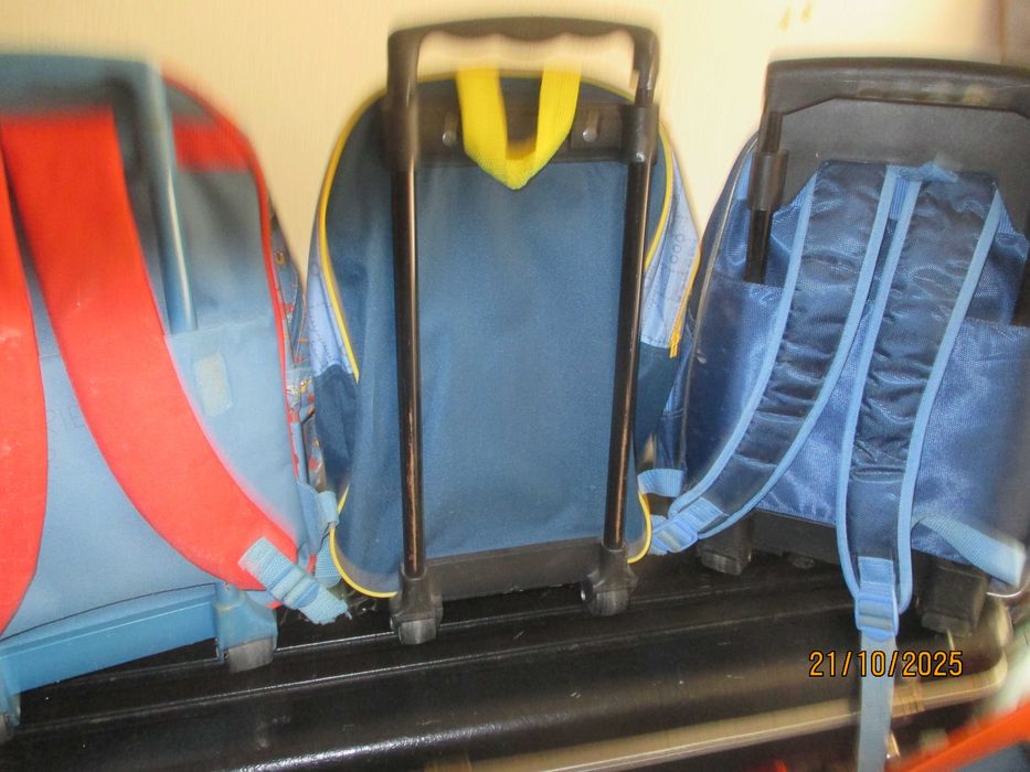 5 mochilas/trolley para criança