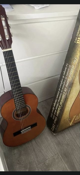 Guitarra  Valencia estabilashed 1972