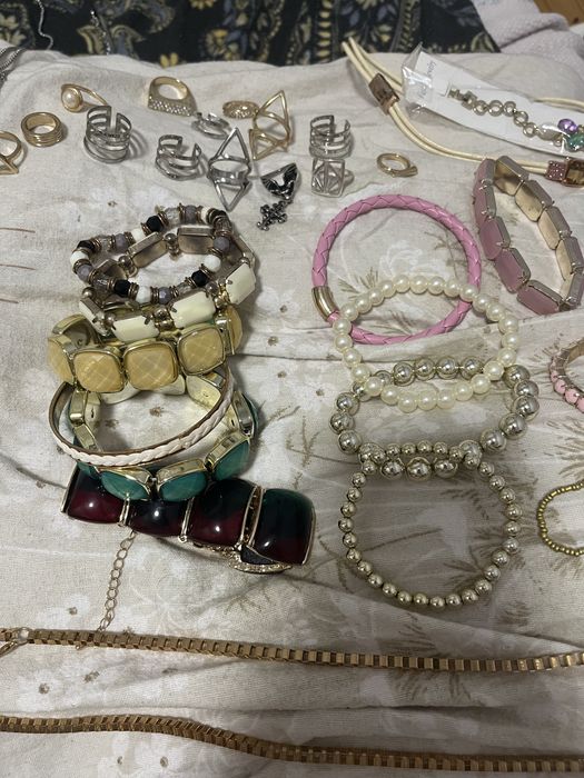 Бижутерия , украшения. Серьги, Кольца , Браслеты, ожерелья, цепочки.
