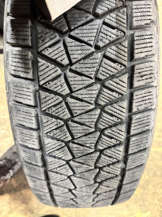 18 225/65 Bridgestone Blizzak DM-V2 шини зимові комплект