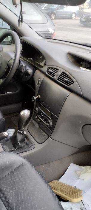 Vendo laguna 2 automatico com 116 000 milímetros com alguns afazeres sem garantia para quem continuar arranjar motor não gasta óleo motor desponivel — photo 2