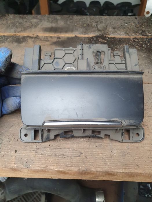 schowek popielniczka audi a4 b8 2.0 tdi 8k0857951 europa