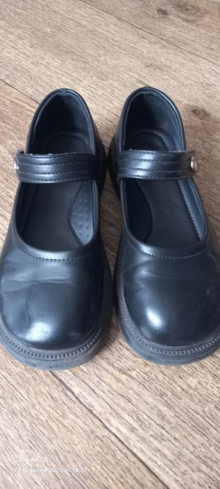 Туфлі для дівчинки р35.