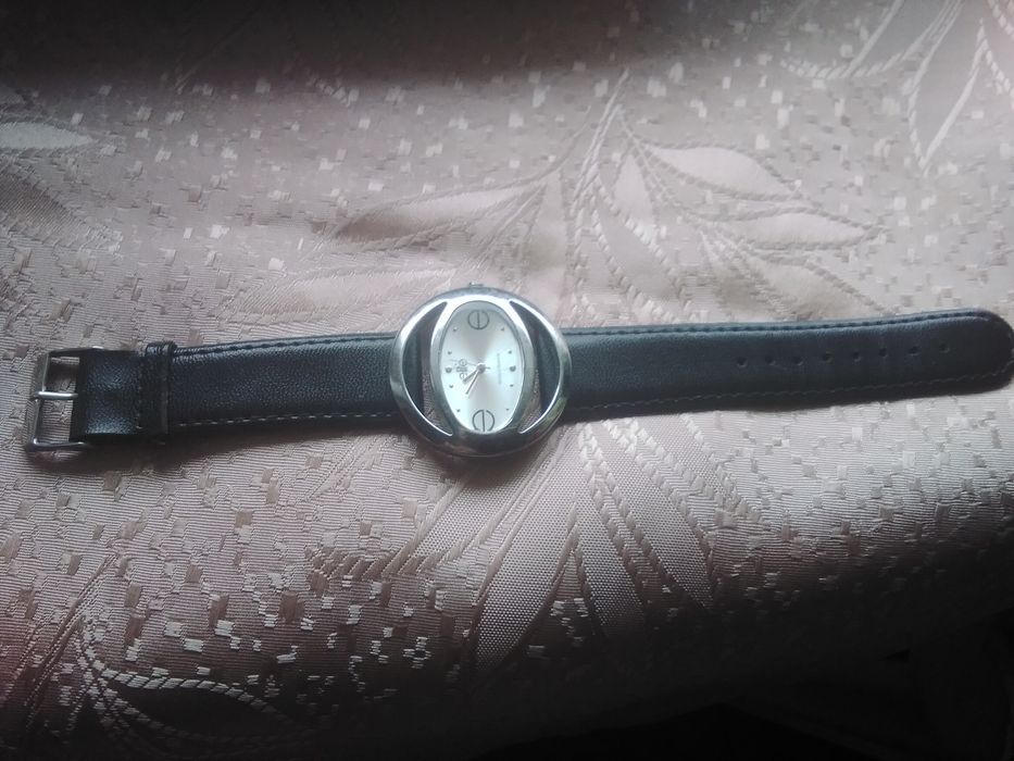 Часы   кварцевые.  . ELITE    и  ..  IK .